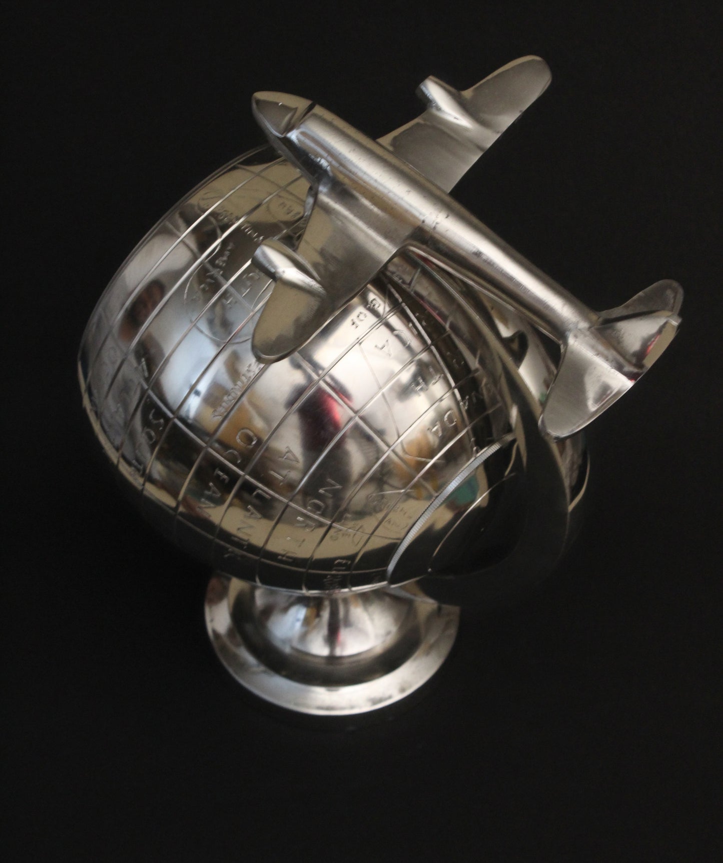 WAKHRZ Desk Globe Clock.