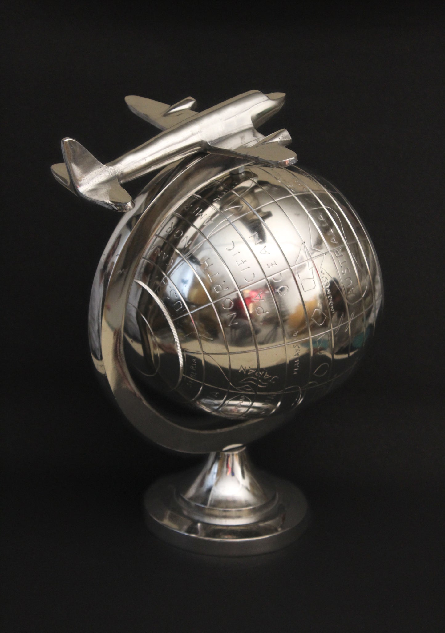 WAKHRZ Desk Globe Clock.