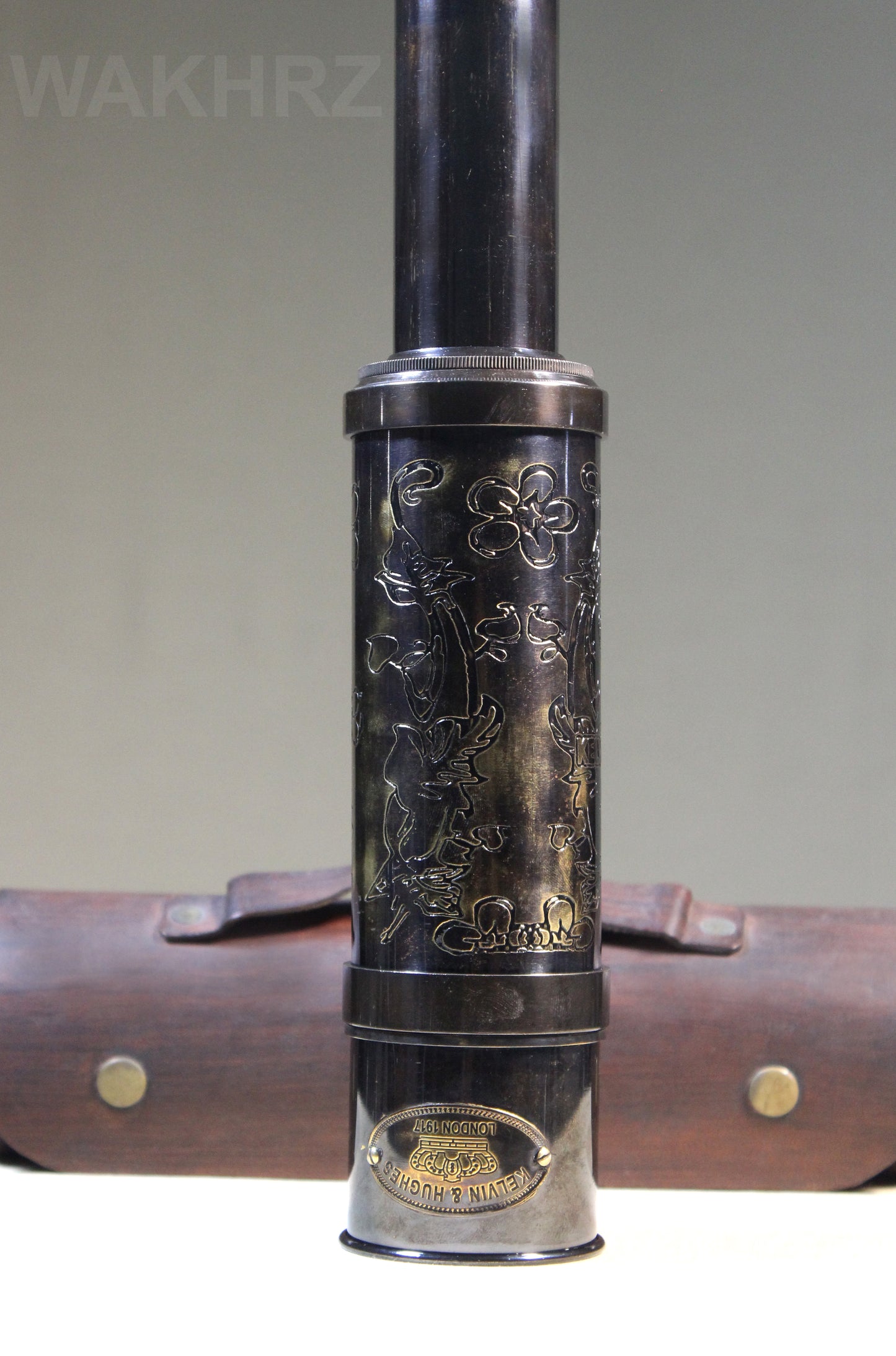 WAKHRZ BRASS SHINY BLACK LONDON 1917 TELESCOPE WITH LEATHER BOX.