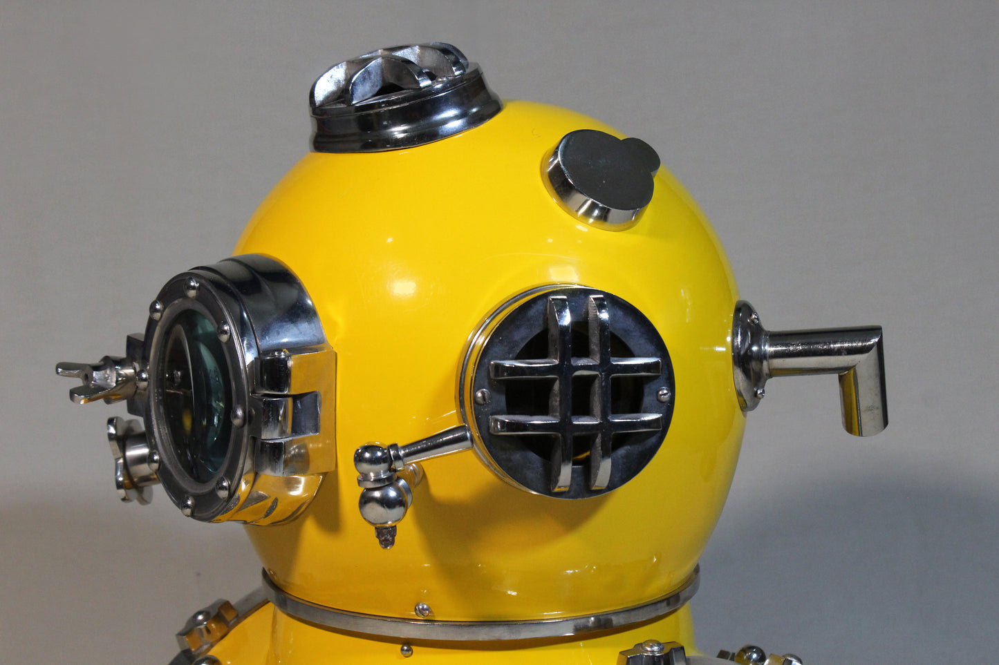 WAKHRZ ( Mark V ) American US – Navy Diving Yellow Helmet with Base.