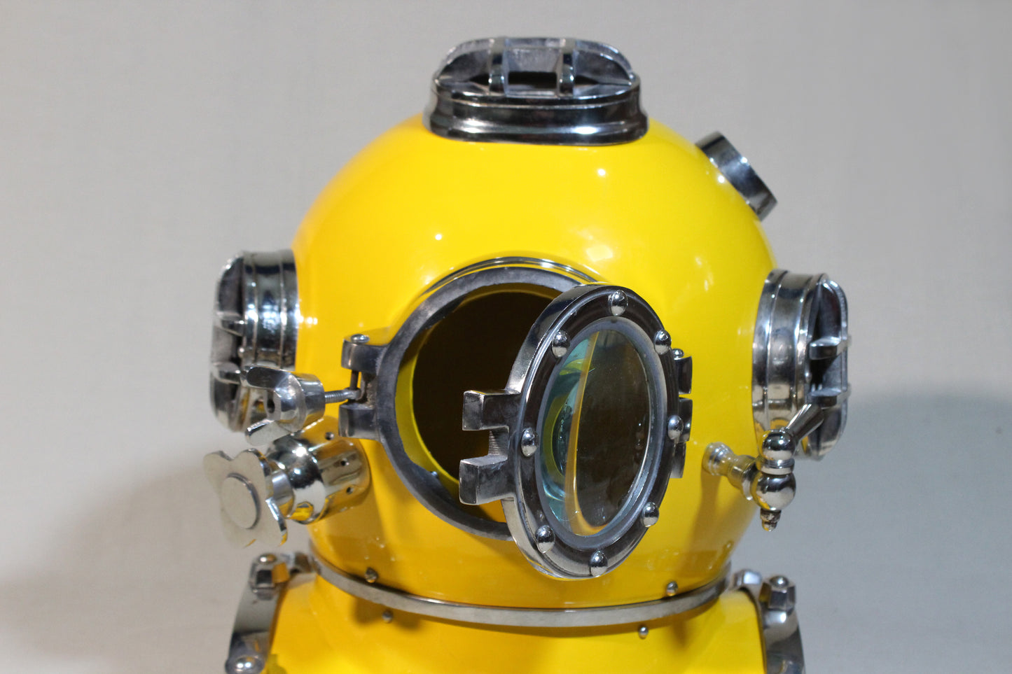 WAKHRZ ( Mark V ) American US – Navy Diving Yellow Helmet with Base.