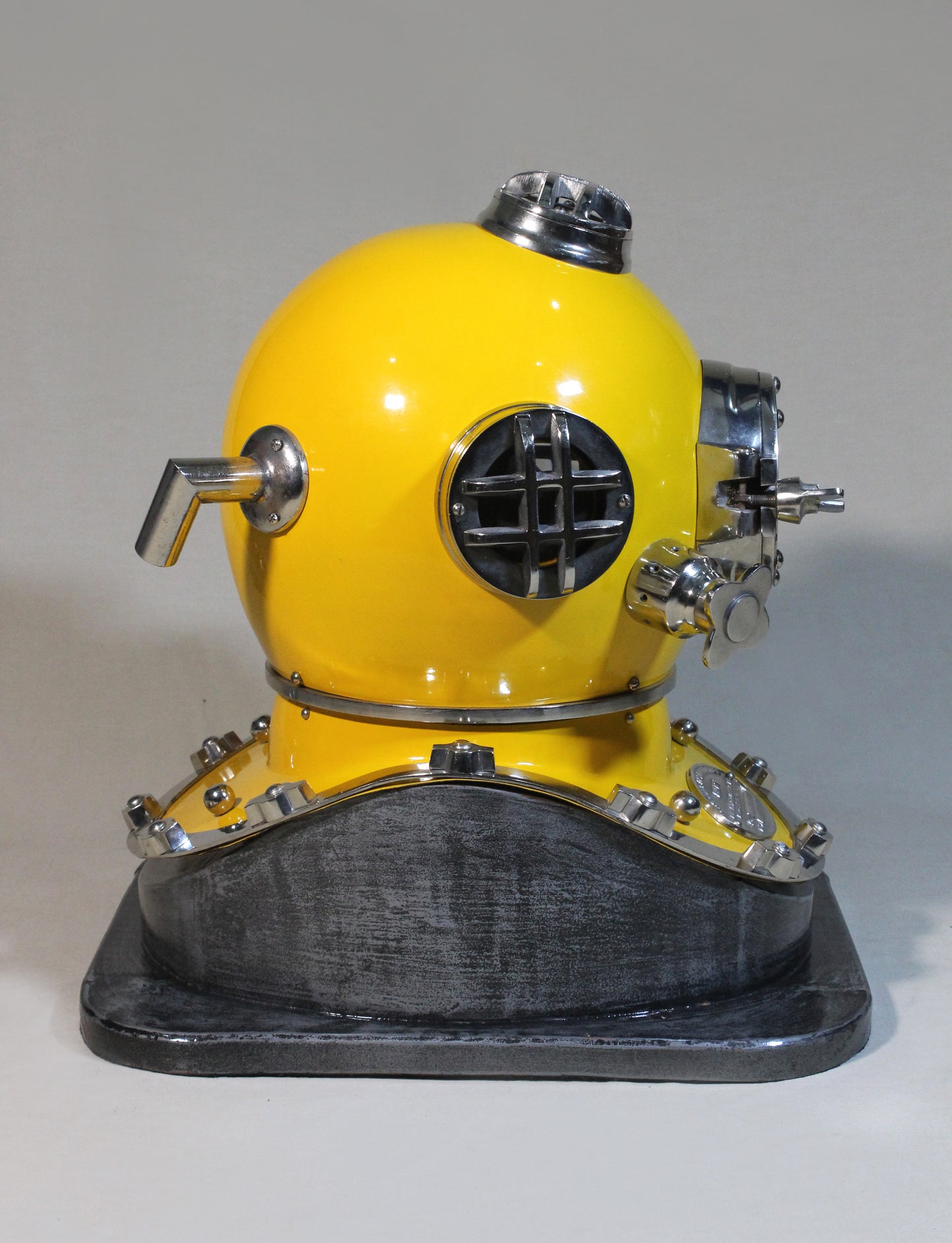 WAKHRZ ( Mark V ) American US – Navy Diving Yellow Helmet with Base.