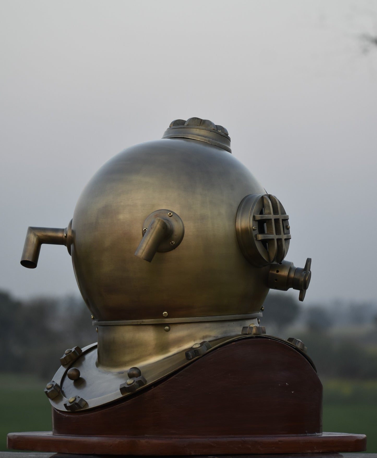 WAKHRZ ( Mark V ) Brown American US – Navy Diving Clock Helmet.