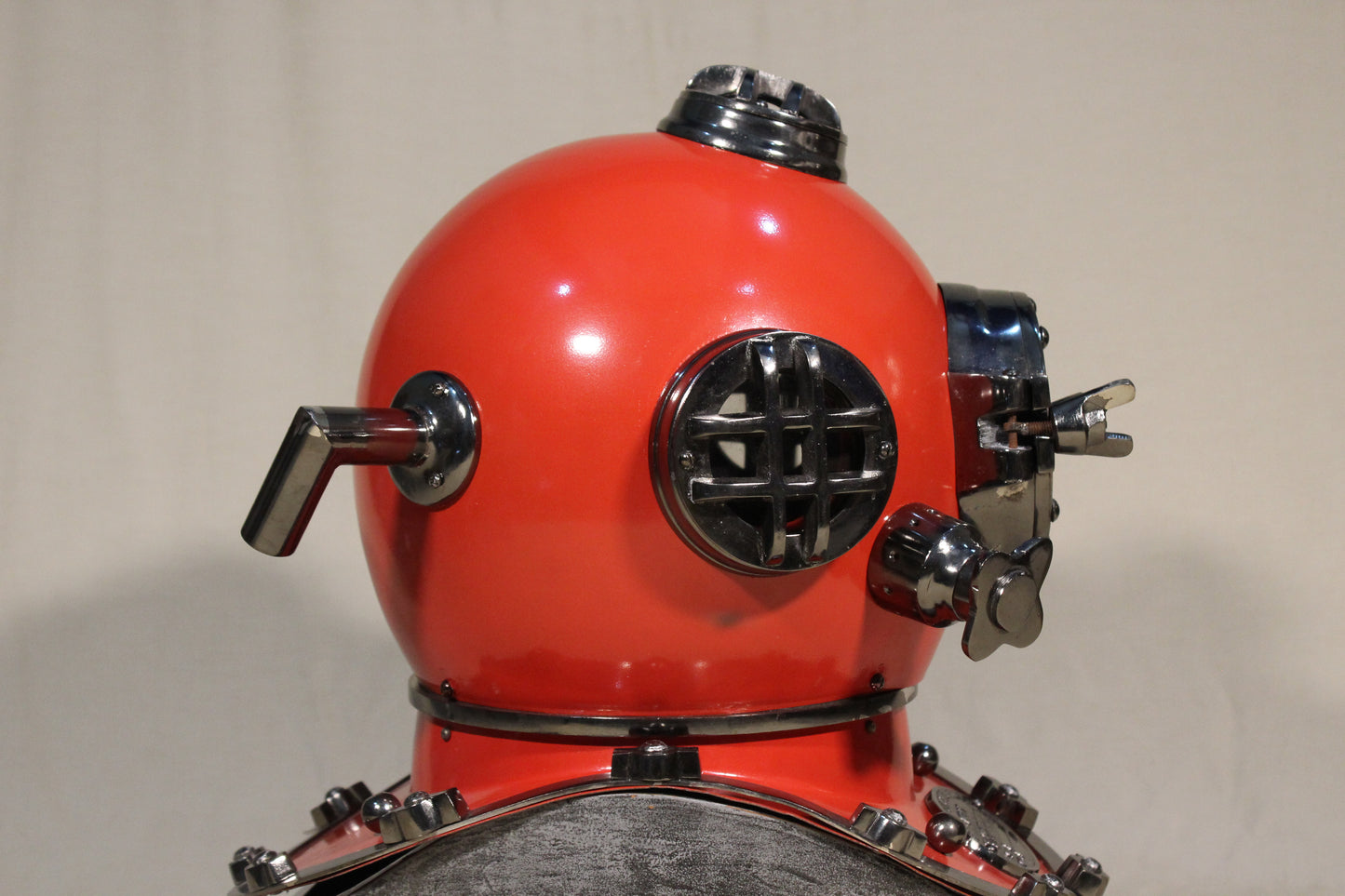WAKHRZ ( Mark V ) American US – Navy Diving Helmet with Base.