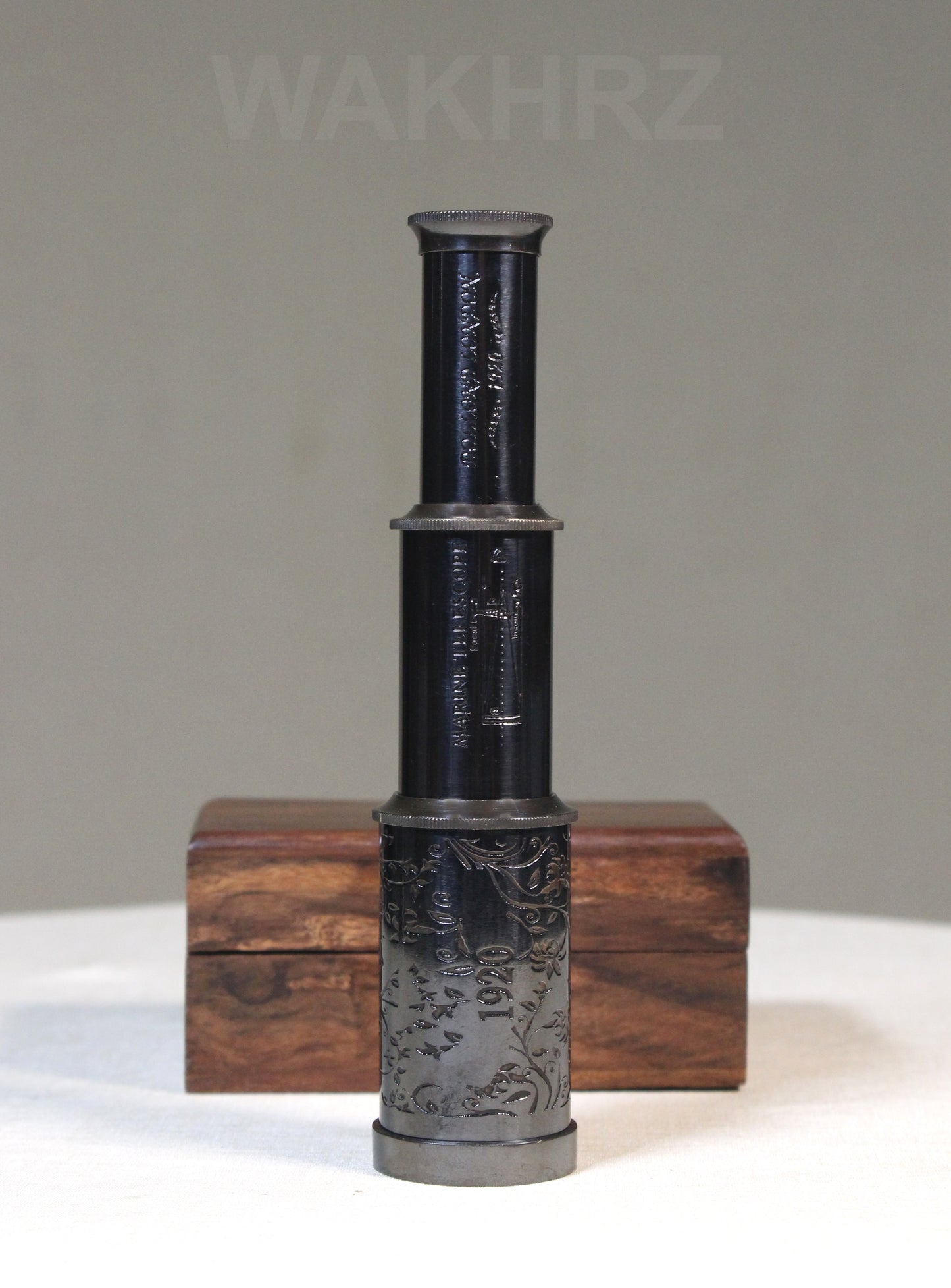 WAKHRZ SCOTT LONDON 1753 TELESCOPE WITH LEATHER BOX.