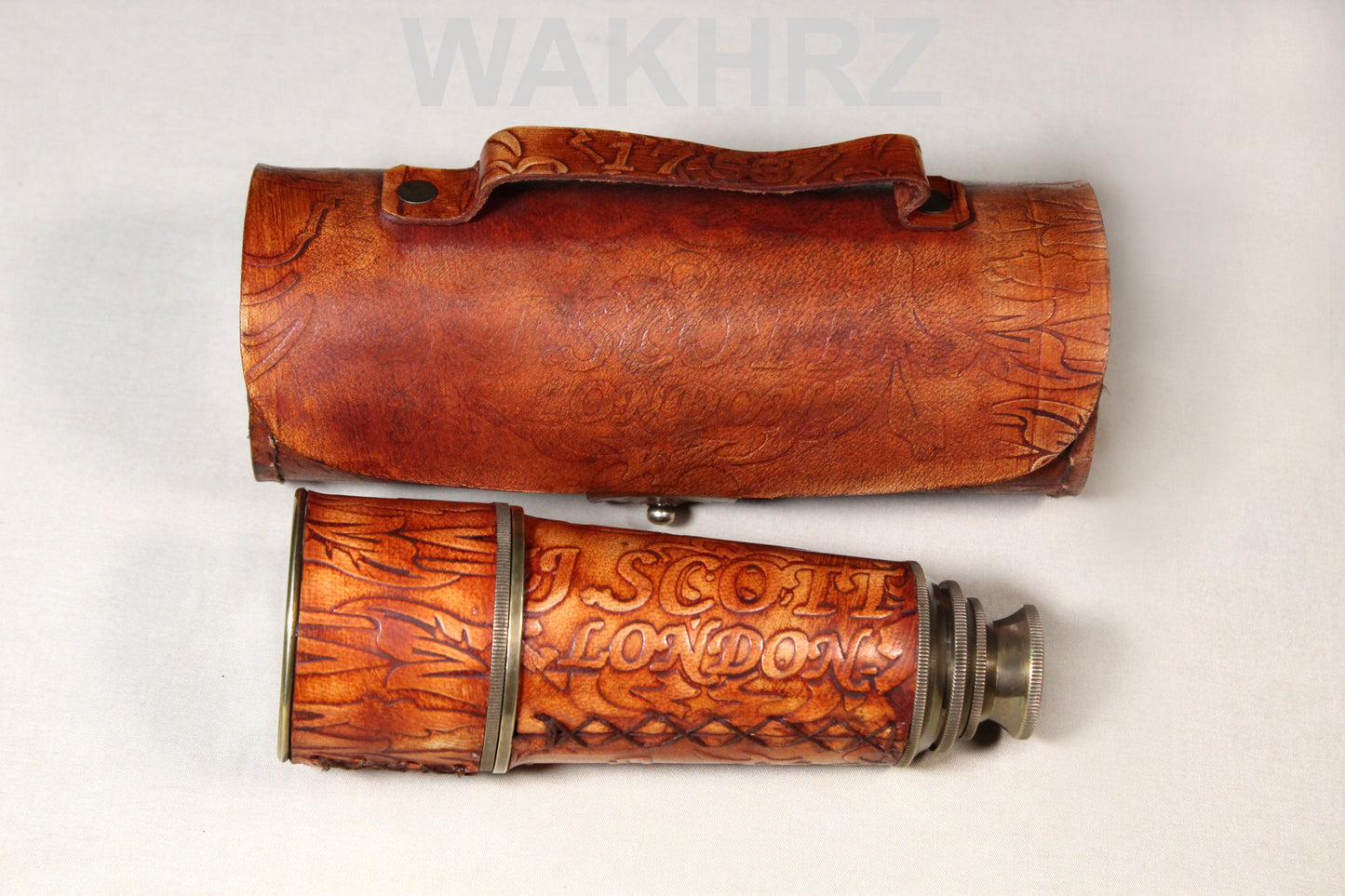 WAKHRZ SCOTT LONDON 1753 TELESCOPE WITH LEATHER BOX.