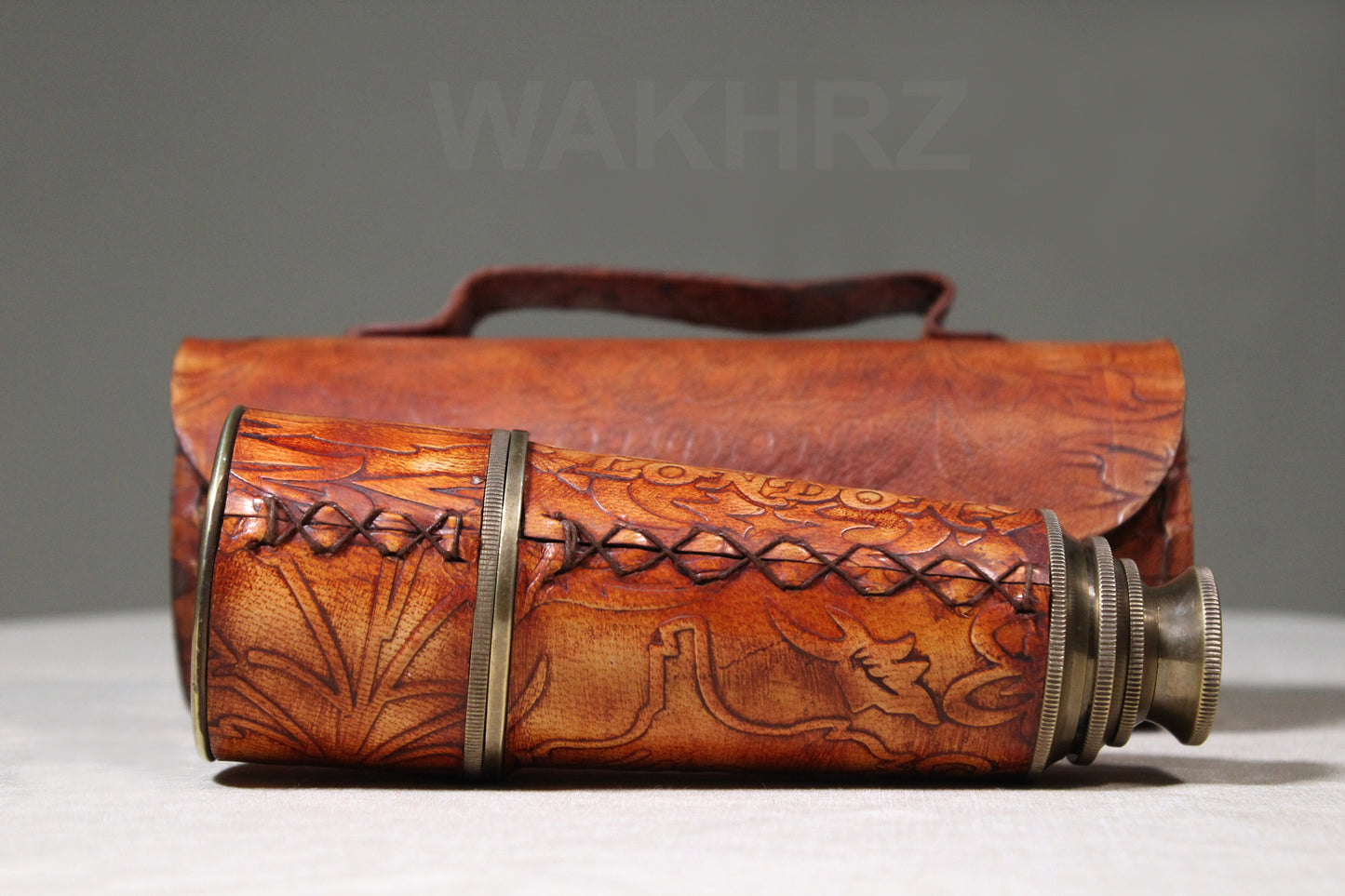 WAKHRZ SCOTT LONDON 1753 TELESCOPE WITH LEATHER BOX.