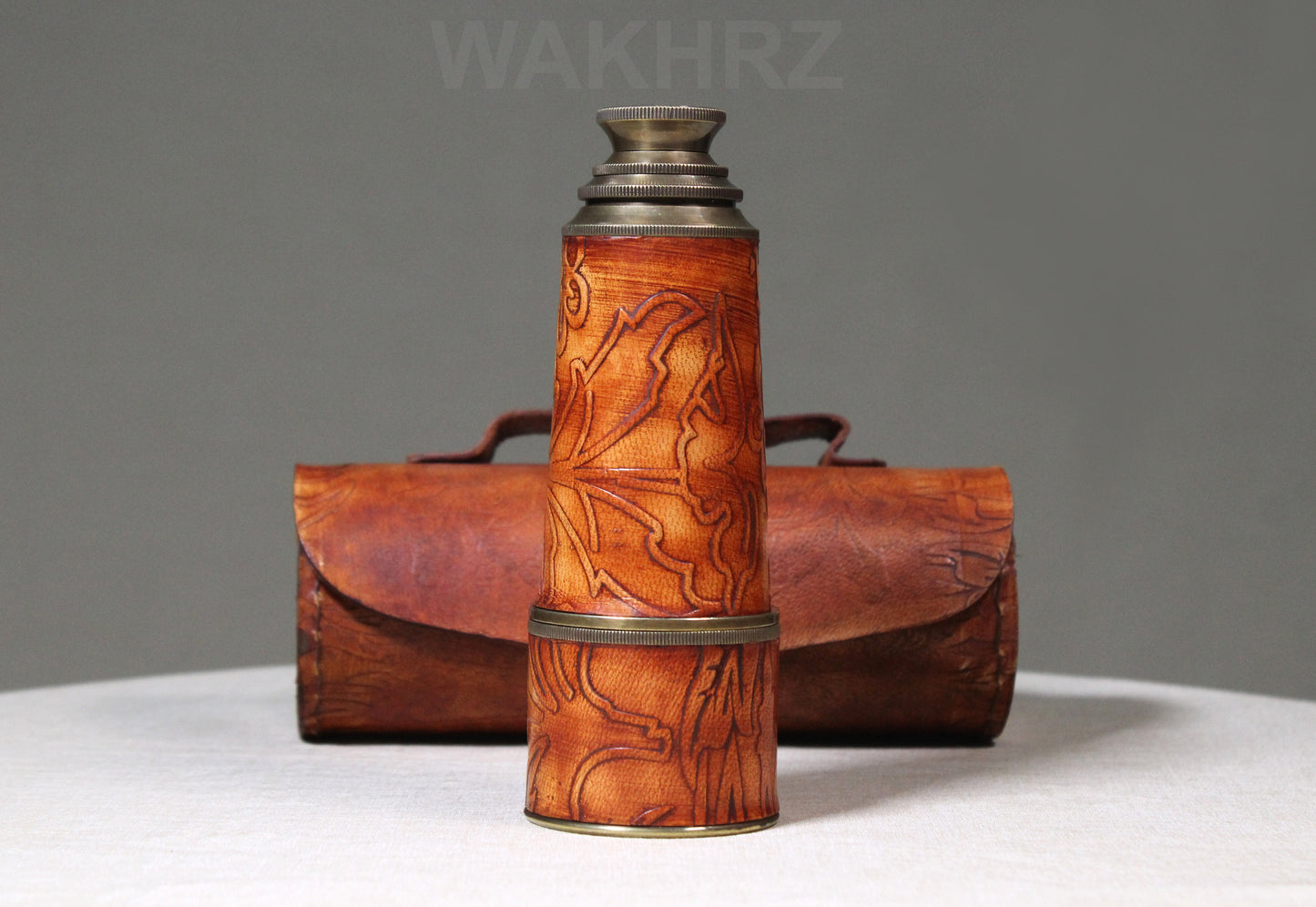 WAKHRZ SCOTT LONDON 1753 TELESCOPE WITH LEATHER BOX.