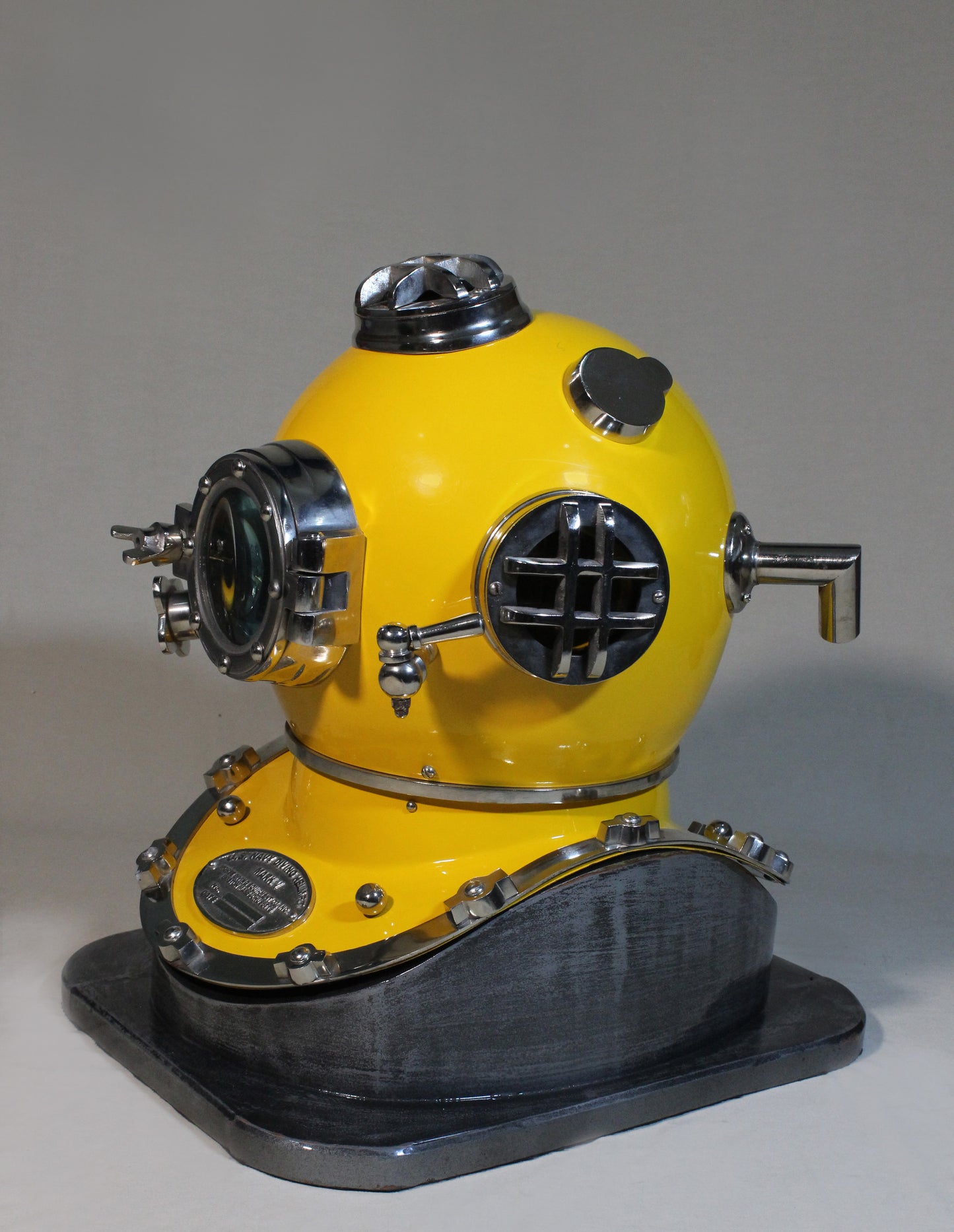 WAKHRZ ( Mark V ) American US – Navy Diving Yellow Helmet with Base.
